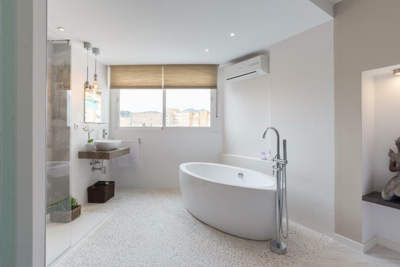 Stunning Spacious With Free Parking Málaga